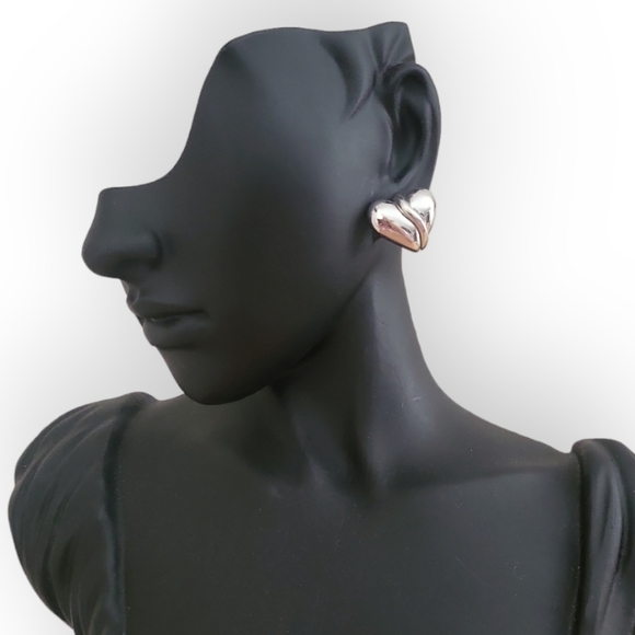 Vintage Monet Puffy & Swirl Design Silvertone Hearts Stud Pierced Earrings - Picture 1 of 5